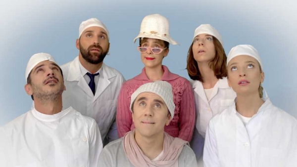 &Epsilon;ί&delta;&alpha;&mu;&epsilon; &tau;&omicron; &Phi;&iota;&lambda;&iota;ά, Ό&sigma;&kappa;&alpha;&rho; &sigma;&tau;&omicron; &theta;έ&alpha;&tau;&rho;&omicron; &Alpha;&theta;&eta;&nu;ώ&nu;.