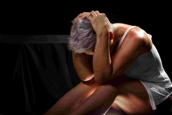 &laquo;&Mu;&omicron;ί&rho;&alpha; &Gamma;έ&nu;&omicron;&upsilon;&sigmaf; &Theta;&eta;&lambda;&upsilon;&kappa;&omicron;ύ&raquo; &Sigma;&epsilon; &alpha;&upsilon;&tau;ό &tau;&omicron; One Woman Show &eta; &Alpha;&sigma;&pi;&alpha;&sigma;ί&alpha; &Theta;&epsilon;&omicron;&phi;ί&lambda;&omicron;&upsilon; &tau;&rho;&alpha;&gamma;&omicron;&upsilon;&delta;ά&epsilon;&iota; &gamma;&iota;&alpha; &kappa;ά&theta;&epsilon; &gamma;&upsilon;&nu;&alpha;ί&kappa;&alpha; &kappa;&alpha;&iota; &xi;&alpha;&nu;&alpha;&gamma;&rho;ά&phi;&epsilon;&iota; &tau;&omicron; &gamma;&rho;&alpha;&phi;&tau;ό | &Alpha;&pi;ό 25 &Omicron;&kappa;&tau;&omega;&beta;&rho;ί&omicron;&upsilon; | &Theta;έ&alpha;&tau;&rho;&omicron; &Alpha;&lambda;&kappa;&mu;ή&nu;&eta;