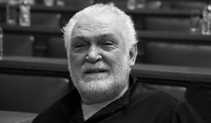 &Tau;&omicron; &Theta;έ&alpha;&tau;&rho;&omicron; &Tau;έ&chi;&nu;&eta;&sigmaf; &alpha;&pi;&omicron;&chi;&alpha;&iota;&rho;&epsilon;&tau;ά &mu;&epsilon; &alpha;&pi;έ&rho;&alpha;&nu;&tau;&eta; &theta;&lambda;ί&psi;&eta; &tau;&omicron;&nu; &sigma;&pi;&omicron;&upsilon;&delta;&alpha;ί&omicron; &Kappa;ώ&sigma;&tau;&alpha; &Kappa;&alpha;&zeta;ά&kappa;&omicron;