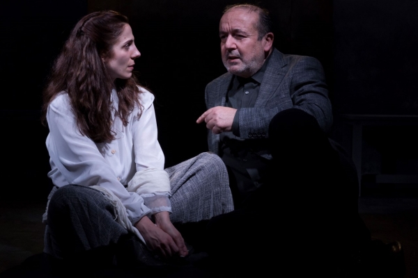 &Epsilon;ί&delta;&alpha;&mu;&epsilon; &tau;&eta; &pi;&alpha;&rho;ά&sigma;&tau;&alpha;&sigma;&eta; &laquo;&Zeta;&omicron;&upsilon;&beta;έ &Epsilon;&lambda;&beta;&iota;&rho;&alpha;&raquo; &sigma;&tau;&omicron; &theta;έ&alpha;&tau;&rho;&omicron; &laquo;&Pi;&rho;ά&xi;&eta; &epsilon;&pi;&tau;ά&raquo;