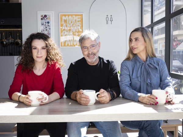 Είδαμε την παράσταση Σε βλέπω στο Μικρό Παλλάς