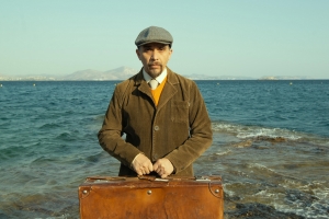 &Sigma;&upsilon;&nu;έ&nu;&tau;&epsilon;&upsilon;&xi;&eta; &tau;&omicron;&upsilon; &Lambda;&omicron;&upsilon;ί&sigmaf; &Gamma;&kappa;&omicron;&mu;έ&zeta;&mu;&pi;&epsilon;&kappa; &mu;&epsilon; &alpha;&phi;&omicron;&rho;&mu;ή &tau;&eta;&nu; &pi;&alpha;&rho;ά&sigma;&tau;&alpha;&sigma;&eta; ''&Epsilon;&lambda;&epsilon;&upsilon;&theta;&epsilon;&rho;ί&alpha; &Kappa;&iota;&nu;ή&sigma;&epsilon;&omega;&nu;'' &pi;&omicron;&upsilon; &alpha;&nu;&epsilon;&beta;&alpha;ί&nu;&epsilon;&iota; &sigma;&tau;&omicron; &Theta;έ&alpha;&tau;&rho;&omicron; &Alpha;&pi;ό &Kappa;&omicron;&iota;&nu;&omicron;ύ