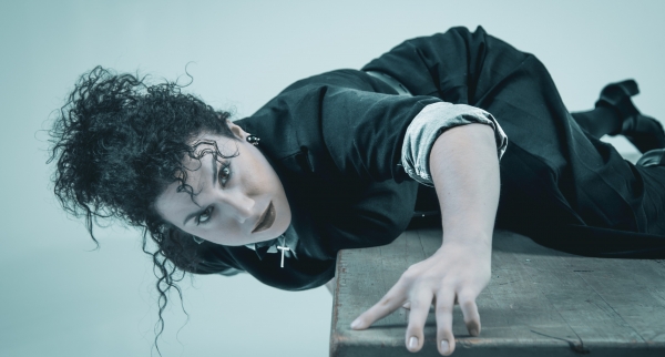 &Sigma;&upsilon;&nu;έ&nu;&tau;&epsilon;&upsilon;&xi;&eta; &tau;&eta;&sigmaf; &eta;&theta;&omicron;&pi;&omicron;&iota;&omicron;ύ &Kappa;&alpha;&tau;&epsilon;&rho;ί&nu;&alpha;&sigmaf; &Mu;&alpha;&rho;ί&alpha; &Sigma;&alpha;&lambda;&tau;&alpha;&omicron;ύ&rho;&alpha; &mu;&epsilon; &alpha;&phi;&omicron;&rho;&mu;ή &tau;&eta;&nu; &pi;&alpha;&rho;ά&sigma;&tau;&alpha;&sigma;&eta; &laquo;&Beta;ά&sigma;&sigma;&alpha;-&Mu;&iota;&alpha; &mu;&eta;&tau;έ&rho;&alpha;&raquo;