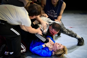 &Epsilon;ί&delta;&alpha;&mu;&epsilon; &tau;&eta;&nu; &mu;έ&rho;&alpha; &tau;&eta;&sigmaf; &phi;&omicron;ύ&sigma;&tau;&alpha;&sigmaf; &sigma;&tau;&omicron; &theta;έ&alpha;&tau;&rho;&omicron; &Delta;ί&pi;&upsilon;&lambda;&omicron;&nu;