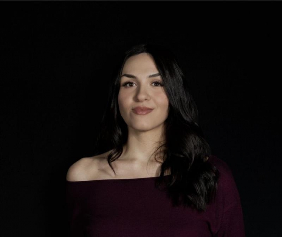 &Sigma;&upsilon;&nu;έ&nu;&tau;&epsilon;&upsilon;&xi;&eta; &mu;&epsilon; &tau;&eta;&nu; &Epsilon;&iota;&rho;ή&nu;&eta; &Pi;&rho;&epsilon;&beta;&epsilon;&zeta;ά&nu;&omicron;&upsilon; &mu;&epsilon; &alpha;&phi;&omicron;&rho;&mu;ή &tau;&eta;&nu; &pi;&alpha;&rho;ά&sigma;&tau;&alpha;&sigma;&eta; ''THE LOOP''  &pi;&omicron;&upsilon; &alpha;&nu;&epsilon;&beta;&alpha;ί&nu;&epsilon;&iota; &sigma;&tau;&omicron; &Theta;έ&alpha;&tau;&rho;&omicron; Eliart