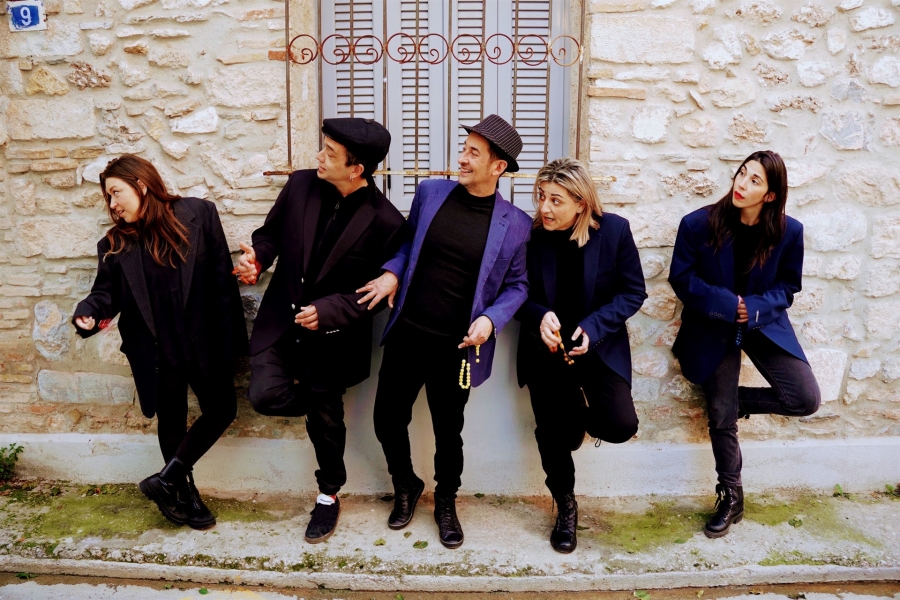 &Epsilon;ί&delta;&alpha;&mu;&epsilon; &tau;&eta;&nu; &pi;&alpha;&rho;ά&sigma;&tau;&alpha;&sigma;&eta; "&Omicron; &Mu;&omicron;&upsilon;&nu;ή&sigmaf;" &tau;&eta;&sigmaf; &Lambda;έ&nu;&alpha;&sigmaf; &Kappa;&iota;&tau;&sigma;&omicron;&pi;&omicron;ύ&lambda;&omicron;&upsilon;, &sigma;&epsilon; &sigma;&kappa;&eta;&nu;&omicron;&theta;&epsilon;&sigma;ί&alpha; &Nu;&alpha;&tau;ά&sigma;&sigma;&alpha;&sigmaf; &Pi;&alpha;&pi;&alpha;&mu;&iota;&chi;&alpha;ή&lambda;, &sigma;&tau;&omicron;  &theta;έ&alpha;&tau;&rho;&omicron; Olvio