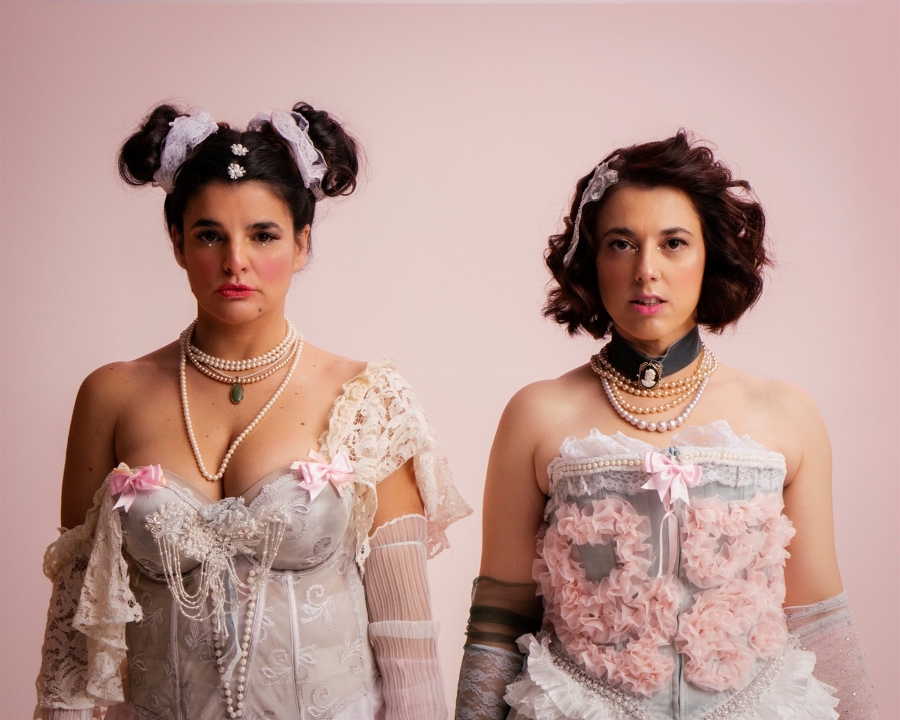 &Epsilon;ί&delta;&alpha;&mu;&epsilon; &tau;&eta;&nu; &pi;&alpha;&rho;ά&sigma;&tau;&alpha;&sigma;&eta; "&Alpha;&mu;&pi;&alpha;&zeta;&omicron;ύ&rho;" by "&Sigma;&tau;&epsilon;&nu;ό&sigmaf; &Kappa;&omicron;&rho;&sigma;έ&sigmaf;" &sigma;&tau;&omicron; Red Jasper Cabaret Theater