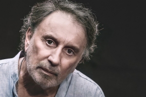 &Sigma;&upsilon;&nu;έ&nu;&tau;&epsilon;&upsilon;&xi;&eta; &tau;&omicron;&upsilon; &sigma;&kappa;&eta;&nu;&omicron;&theta;έ&tau;&eta; &Kappa;&omicron;&rho;&alpha;ή &Delta;&alpha;&mu;ά&tau;&eta; &sigma;&tau;&omicron; &theta;&epsilon;&alpha;&tau;&rho;&omicron;.gr &mu;&epsilon; &alpha;&phi;&omicron;&rho;&mu;ή &tau;&eta;&nu; &pi;&alpha;&rho;ά&sigma;&tau;&alpha;&sigma;&eta;  &lsquo;&lsquo;&Epsilon;&nu;ό&sigmaf; &lambda;&epsilon;&pi;&tau;&omicron;ύ. . .&phi;&omega;&nu;ή&rsquo;&rsquo;  &sigma;&tau;&omicron;  &Theta;έ&alpha;&tau;&rho;&omicron; &Alpha;&theta;&eta;&nu;&alpha;ϊ&kappa;ή &Sigma;&kappa;&eta;&nu;ή.