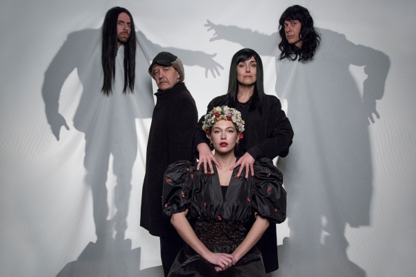 &Epsilon;ί&delta;&alpha;&mu;&epsilon; &tau;&omicron;&upsilon;&sigmaf; &delta;ύ&omicron; &chi;έ&sigma;&tau;&eta;&delta;&epsilon;&sigmaf; &sigma;&tau;&omicron; &theta;έ&alpha;&tau;&rho;&omicron; &Tau;έ&chi;&nu;&eta;&sigmaf; &tau;&eta;&sigmaf; &omicron;&delta;&omicron;ύ &Phi;&rho;&upsilon;&nu;ί&chi;&omicron;&upsilon;