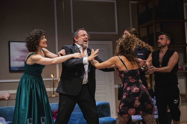 &Theta;&Epsilon;&Alpha;&Tau;&Rho;&Omicron; &Epsilon;&Mu;&Pi;&Omicron;&Rho;&Iota;&Kappa;&Omicron;&Nu; &Kappa;&Alpha;&Nu;&Omicron;&Nu;&Iota;&Alpha; &kappa;&alpha;&iota; &Tau;&Rho;&Omicron;&Mu;&Pi;&Epsilon;&Tau;&Epsilon;&Sigma; &tau;&omicron;&upsilon; &Gamma;&Iota;&Alpha;&Nu;&Nu;&Eta; &Tau;&Sigma;&Iota;&Rho;&Omicron;&Upsilon;