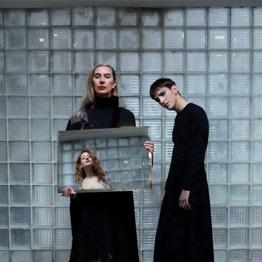 &Epsilon;ί&delta;&alpha;&mu;&epsilon; &tau;&alpha; &pi;&iota;&kappa;&rho;ά &delta;ά&kappa;&rho;&upsilon;&alpha; &tau;&eta;&sigmaf; &Pi;έ&tau;&rho;&alpha; &Phi;&omicron;&nu; &Kappa;&alpha;&nu;&tau; &sigma;&tau;&omicron; &theta;έ&alpha;&tau;&rho;&omicron;  Ά&nu;&epsilon;&sigma;&iota;&sigmaf;- -&mu;&iota;&kappa;&rho;ή &sigma;&kappa;&eta;&nu;ή