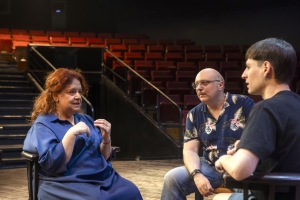 &Delta;&epsilon;&lambda;&tau;ί&omicron; &Tau;ύ&pi;&omicron;&upsilon; :&laquo;&Alpha;&gamma;ώ&nu;&epsilon;&sigmaf; &kappa;&alpha;&iota; &mu;&epsilon;&tau;&alpha;&mu;&omicron;&rho;&phi;ώ&sigma;&epsilon;&iota;&sigmaf; &mu;&iota;&alpha;&sigmaf; &gamma;&upsilon;&nu;&alpha;ί&kappa;&alpha;&sigmaf;&raquo;  &tau;&omicron;&upsilon; &Epsilon;&nu;&tau;&omicron;&upsilon;ά&rho; &Lambda;&omicron;&upsilon;ί  &Sigma;&epsilon; &sigma;&kappa;&eta;&nu;&omicron;&theta;&epsilon;&sigma;ί&alpha; &Alpha;&lambda;έ&xi;&alpha;&nu;&delta;&rho;&omicron;&upsilon; &Sigma;&omega;&tau;&eta;&rho;ί&omicron;&upsilon;  &Mu;&epsilon; &tau;&omicron;&upsilon;&sigmaf; &Epsilon;&lambda;έ&nu;&eta; &Kappa;&omicron;&kappa;&kappa;ί&delta;&omicron;&upsilon; &kappa;&alpha;&iota; &Kappa;&omega;&nu;&sigma;&tau;&alpha;&nu;&tau;ί&nu;&omicron; &Gamma;&epsilon;&omega;&rho;&gamma;ό&pi;&omicron;&upsilon;&lambda;&omicron;  &Alpha;&pi;ό 5 &Nu;&omicron;&epsilon;&mu;&beta;&rho;ί&omicron;&upsilon;  &kappa;ά&theta;&epsilon; &Tau;&epsilon;&tau;ά&rho;&tau;&eta; 19:00 &amp; &Pi;έ&mu;&pi;&tau;&eta; 21:00  &Theta;έ&alpha;&tau;&rho;&omicron; &Tau;&zeta;έ&nu;&eta; &Kappa;&alpha;&rho;έ&zeta;&eta;