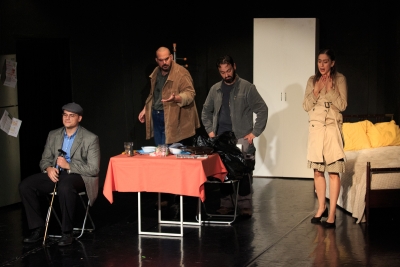 "&Delta;&epsilon;&nu; &pi;&lambda;&eta;&rho;ώ&nu;&omega;, &delta;&epsilon;&nu; &pi;&lambda;&eta;&rho;ώ&nu;&omega;&rdquo; &tau;&omega;&nu; &Nu;&tau;ά&rho;&iota;&omicron; &Phi;&omicron; &kappa;&alpha;&iota; &Phi;&rho;ά&nu;&kappa;&alpha; &Rho;ά&mu;&epsilon; &sigma;&tau;&omicron;   &Theta;έ&alpha;&tau;&rho;&omicron; &Pi;&alpha;&rho;&alpha;&mu;&upsilon;&theta;ί&alpha;&sigmaf;.