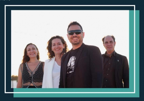 &Epsilon;ί&delta;&alpha;&mu;&epsilon; &tau;&eta;&nu; &omicron;&pi;&tau;&iota;&kappa;&omicron;&alpha;&omicron;&upsilon;&sigma;&tau;&iota;&kappa;ή performance POETRY IN MOTION &alpha;&pi;ό &tau;&eta;&nu; &omicron;&mu;ά&delta;&alpha; POLKADOT(s)   &sigma;&tau;&omicron; HALF NOTE JAZZ CLUB.