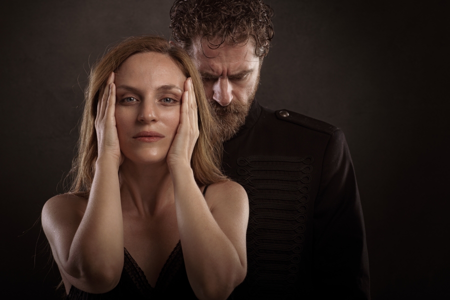 &Alpha;&Lambda;&Kappa;&Eta;&Sigma;&Tau;&Iota;&Sigma; &tau;&omicron;&upsilon; &Epsilon;&upsilon;&rho;&iota;&pi;ί&delta;&eta;  &mu;&epsilon; &tau;&eta;&nu; Έ&lambda;&epsilon;&nu;&alpha; &Mu;&alpha;&upsilon;&rho;ί&delta;&omicron;&upsilon; &kappa;&alpha;&iota; &tau;&omicron;&nu; &Delta;&eta;&mu;ή&tau;&rho;&eta; &Lambda;ά&lambda;&omicron;