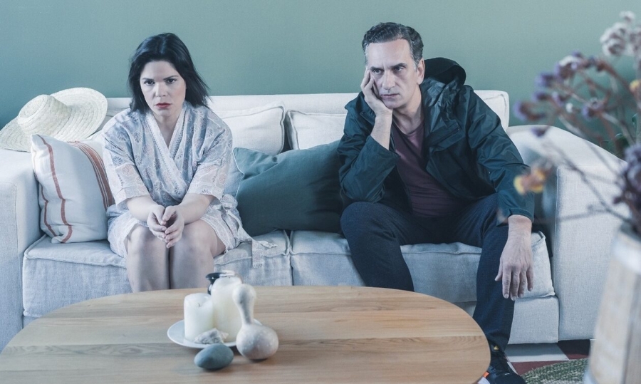 &Epsilon;ί&delta;&alpha;&mu;&epsilon; &tau;&eta;&nu; &pi;&alpha;&rho;ά&sigma;&tau;&alpha;&sigma;&eta; &Sigma;&kappa;&eta;&nu;έ&sigmaf; &alpha;&pi;ό έ&nu;&alpha; &gamma;ά&mu;&omicron; &sigma;&tau;&eta;  &sigma;&kappa;&eta;&nu;ή &Omega;&mu;έ&gamma;&alpha; &tau;&omicron;&upsilon; &Delta;&eta;&mu;&omicron;&tau;&iota;&kappa;&omicron;ύ &theta;&epsilon;ά&tau;&rho;&omicron;&upsilon; &Pi;&epsilon;&iota;&rho;&alpha;&iota;ά.