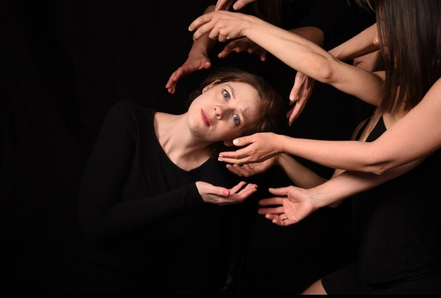 &Epsilon;ί&delta;&alpha;&mu;&epsilon; &tau;&omicron;&nu; &theta;ά&lambda;&alpha;&mu;&omicron; 6 &sigma;&tau;&omicron; &theta;έ&alpha;&tau;&rho;&omicron; Ά&lambda;&phi;&alpha;.