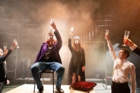 &Epsilon;ί&delta;&alpha;&mu;&epsilon; &tau;&omicron;&nu; &Rho;&iota;&chi;ά&rho;&delta;&omicron; &Iota;&Iota;&Iota;* &sigma;&tau;&omicron; &Sigma;ύ&gamma;&chi;&rho;&omicron;&nu;&omicron; &Theta;έ&alpha;&tau;&rho;&omicron; &sigma;&epsilon; &delta;&iota;&alpha;&sigma;&kappa;&epsilon;&upsilon;ή &Alpha;&nu;&delta;&rho;έ&alpha; &Phi;&lambda;&omicron;&upsilon;&rho;ά&kappa;&eta; &kappa;&alpha;&iota; &sigma;&kappa;&eta;&nu;&omicron;&theta;&epsilon;&sigma;ί&alpha; &Rho;&omicron;&upsilon;&mu;&pi;ί&nu;&eta;&sigmaf; &Mu;&omicron;&sigma;&chi;&omicron;&chi;&omega;&rho;ί&tau;&eta; &alpha;&pi;΄&tau;&eta;&nu; &omicron;&mu;ά&delta;&alpha; Anima.