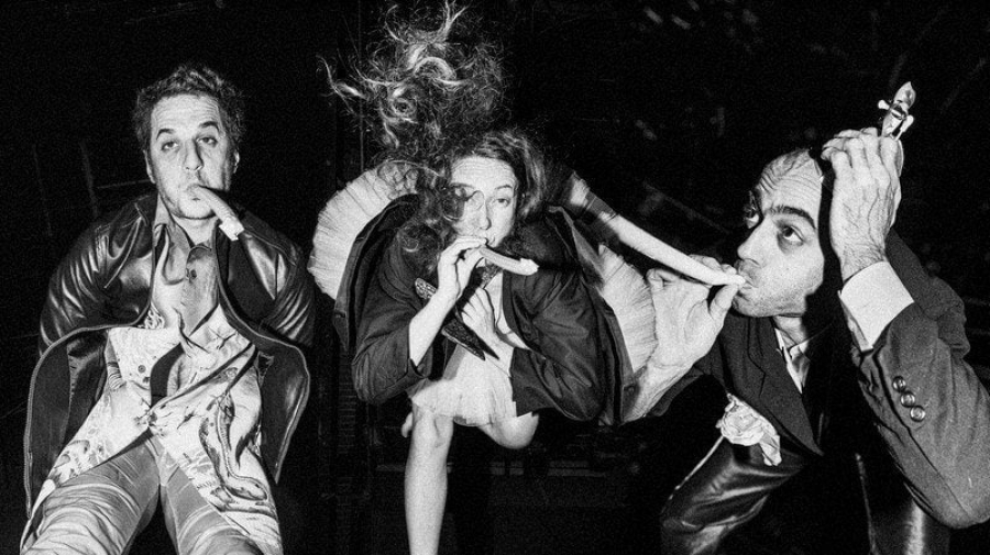 &Epsilon;ί&delta;&alpha;&mu;&epsilon; &tau;&eta; &delta;ύ&nu;&alpha;&mu;&eta; &tau;&eta;&sigmaf; &sigma;&upsilon;&nu;ή&theta;&epsilon;&iota;&alpha;&sigmaf; &sigma;&tau;&omicron; &theta;έ&alpha;&tau;&rho;&omicron; &Rho;&omicron;έ&sigmaf;