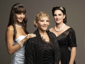 Μαρίκα με είπανε Μαρίκα με βγάλανε στο θέατρο EMBASSY