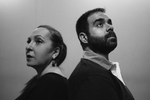 &Tau;&omicron; &Chi;&epsilon;&lambda;&iota;&delta;ό&nu;&iota; &tau;&omicron;&upsilon; &Gamma;&kappa;&lambda;&iota;έ&mu; &Kappa;&lambda;&omicron;&upsilon;ά &sigma;&epsilon; &sigma;&kappa;&eta;&nu;&omicron;&theta;&epsilon;&sigma;ί&alpha; &Gamma;&iota;ά&nu;&nu;&eta; &Alpha;&nu;&alpha;&sigma;&tau;&alpha;&sigma;ά&kappa;&eta; &alpha;&pi;ό &Delta;&epsilon;&upsilon;&tau;έ&rho;&alpha; 20 &Alpha;&pi;&rho;&iota;&lambda;ί&omicron;&upsilon; &sigma;&tau;&omicron; &Theta;έ&alpha;&tau;&rho;&omicron; &Epsilon;&Lambda;&Epsilon;&Rho;