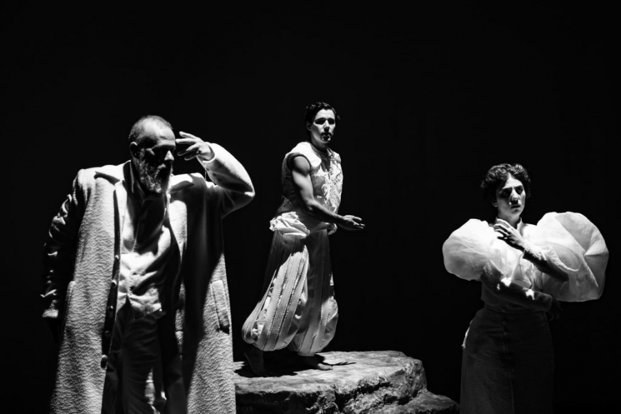 &Epsilon;ί&delta;&alpha;&mu;&epsilon; &tau;&eta;&nu; &pi;&alpha;&rho;ά&sigma;&tau;&alpha;&sigma;&eta; &eta; &Pi;ύ&lambda;&eta; &tau;&eta;&sigmaf; &Kappa;ό&lambda;&alpha;&sigma;&eta;&sigmaf; &tau;&omicron;&upsilon; &Gamma;&iota;ά&nu;&nu;&eta; &Kappa;&alpha;&lambda;&alpha;&beta;&rho;&iota;&alpha;&nu;&omicron;ύ &sigma;&tau;&omicron; &theta;έ&alpha;&tau;&rho;&omicron; &tau;&omicron;&upsilon; &Nu;έ&omicron;&upsilon; &Kappa;&omicron;&sigma;&mu;&omicron;&upsilon;