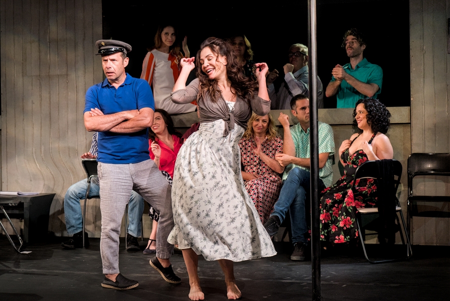 &Theta;&epsilon;&alpha;&tau;&rho;&iota;&kappa;ή &pi;&epsilon;&rho;ί&omicron;&delta;&omicron;&sigmaf; 2025-2026  &Alpha;&sigma;&eta;&mu;ά&kappa;&eta;&sigmaf; &Gamma;&iota;&alpha;&lambda;&alpha;&mu;ά&sigmaf; &ndash; &Kappa;ώ&sigma;&tau;&alpha;&sigmaf; &Pi;&rho;&epsilon;&tau;&epsilon;&nu;&tau;έ&rho;&eta;&sigmaf;  &Eta; &kappa;ό&mu;&iota;&sigma;&sigma;&alpha; &tau;&eta;&sigmaf; &phi;ά&mu;&pi;&rho;&iota;&kappa;&alpha;&sigmaf;  &Sigma;&kappa;&eta;&nu;&omicron;&theta;&epsilon;&sigma;ί&alpha;  &Sigma;&tau;&alpha;&mu;ά&tau;&eta;&sigmaf; &Phi;&alpha;&sigma;&omicron;&upsilon;&lambda;ή&sigmaf;  Έ&nu;&alpha;&rho;&xi;&eta; : &Pi;έ&mu;&pi;&tau;&eta; 16 &Omicron;&kappa;&tau;&omega;&beta;&rho;ί&omicron;&upsilon;