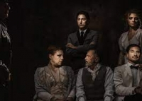 &Epsilon;ί&delta;&alpha;&mu;&epsilon; &tau;&omicron; &laquo;&Omicron; &Epsilon;&pi;&iota;&theta;&epsilon;&omega;&rho;&eta;&tau;ή&sigmaf; Έ&rho;&chi;&epsilon;&tau;&alpha;&iota;&raquo; &sigma;&tau;&omicron; &Theta;έ&alpha;&tau;&rho;&omicron; &laquo;&Mu;&iota;&kappa;&rho;ό&sigmaf; &Kappa;&epsilon;&rho;&alpha;&mu;&epsilon;&iota;&kappa;ό&sigmaf;&raquo; / We saw An Inspector Calls at Mikros Keramikos Theatre