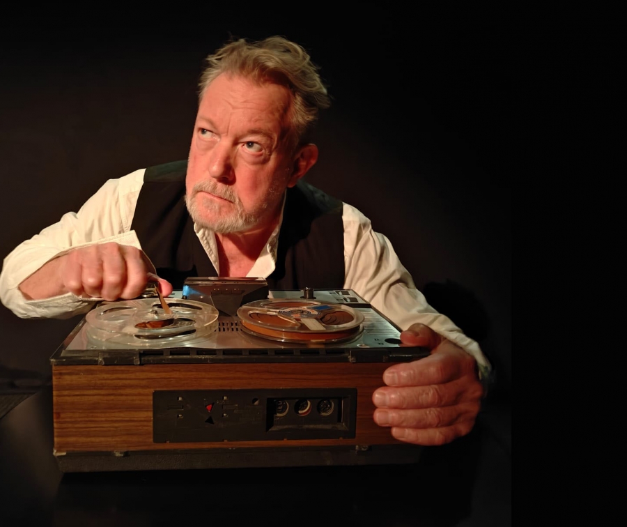 &ldquo;&Eta; &Tau;&Epsilon;&Lambda;&Epsilon;&Upsilon;&Tau;&Alpha;&Iota;&Alpha; &Mu;&Alpha;&Gamma;&Nu;&Eta;&Tau;&Omicron;&Tau;&Alpha;&Iota;&Nu;&Iota;&Alpha; &Tau;&Omicron;&Upsilon; &Kappa;&Rho;&Alpha;&Pi;&rdquo; &tau;&omicron;&upsilon; SAMUEL BECKETT &sigma;&tau;&omicron; &Tau;&Eta;&Epsilon;&Alpha;&Tau;RE OF THE NO