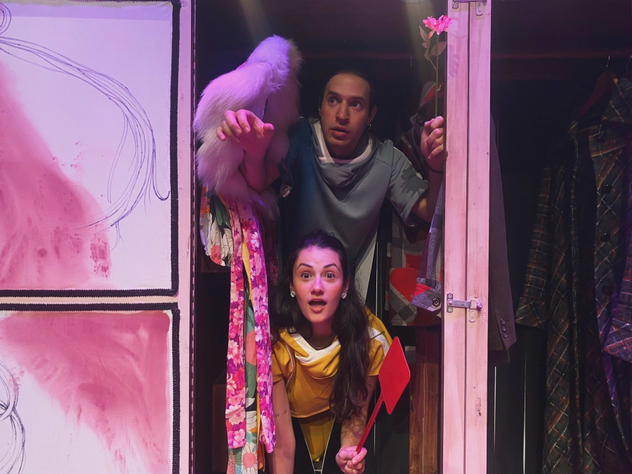 &Nu;έ&alpha; &theta;&epsilon;&alpha;&tau;&rho;&iota;&kappa;ή &pi;&rho;ό&tau;&alpha;&sigma;&eta; &gamma;&iota;&alpha; &pi;&alpha;&iota;&delta;&iota;ά: &laquo;&Tau;&Iota; &Epsilon;&Iota;&Nu;&Alpha;&Iota; &Alpha;&Upsilon;&Tau;&Omicron;;&raquo; &tau;&eta;&sigmaf; &Sigma;&tau;έ&lambda;&lambda;&alpha;&sigmaf; &Sigma;&epsilon;&rho;έ&phi;&omicron;&gamma;&lambda;&omicron;&upsilon; &sigma;&tau;&omicron; &Theta;έ&alpha;&tau;&rho;&omicron; &Sigma;&tau;&alpha;&theta;&mu;ό&sigmaf;