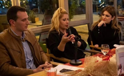 &Delta;&iota;&alpha;&beta;ά&zeta;&omicron;&nu;&tau;&alpha;&sigmaf; &tau;&eta; &Chi;&rho;&omega;&mu;&omicron;&pi;&alpha;&gamma;ί&delta;&alpha; &tau;&eta;&sigmaf; Ά&nu;&nu;&alpha;&sigmaf; &Lambda;ύ&kappa;&omicron;&upsilon;