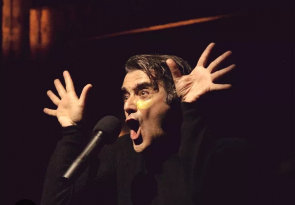 &Epsilon;ί&delta;&alpha;&mu;&epsilon; &tau;&eta;&nu; &pi;&alpha;&rho;ά&sigma;&tau;&alpha;&sigma;&eta; &laquo;&Kappa;ό&kappa;&kappa;&alpha;&lambda;&omicron;&raquo; &sigma;&tau;&omicron; &theta;έ&alpha;&tau;&rho;&omicron; &Sigma;&eta;&mu;&epsilon;ί&omicron;.