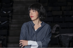 &Sigma;&upsilon;&nu;έ&nu;&tau;&epsilon;&upsilon;&xi;&eta; &mu;&epsilon; &tau;&eta;&nu; &sigma;&kappa;&eta;&nu;&omicron;&theta;έ&tau;&eta; &Sigma;&omicron;&phi;ί&alpha; &Kappa;&alpha;&rho;&alpha;&gamma;&iota;ά&nu;&nu;&eta;, &mu;&epsilon; &alpha;&phi;&omicron;&rho;&mu;ή  &tau;&eta;&nu; &alpha;&pi;&omicron;&nu;&omicron;&mu;ή &tau;&omicron;&upsilon; &Beta;&rho;&alpha;&beta;&epsilon;ί&omicron;&upsilon; &Sigma;&kappa;&eta;&nu;&omicron;&theta;&epsilon;&sigma;ί&alpha;&sigmaf; &laquo;&Gamma;&iota;ά&nu;&nu;&eta;&sigmaf; &Mu;ό&rho;&tau;&zeta;&omicron;&sigmaf;&raquo; &gamma;&iota;&alpha; &tau;&eta;&nu; &pi;&alpha;&rho;ά&sigma;&tau;&alpha;&sigma;&eta; &laquo;&Nu;&epsilon;&kappa;&rho;έ&sigmaf; &Psi;&upsilon;&chi;έ&sigmaf;&raquo;