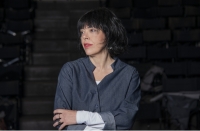 &Sigma;&upsilon;&nu;έ&nu;&tau;&epsilon;&upsilon;&xi;&eta; &mu;&epsilon; &tau;&eta;&nu; &sigma;&kappa;&eta;&nu;&omicron;&theta;έ&tau;&eta; &Sigma;&omicron;&phi;ί&alpha; &Kappa;&alpha;&rho;&alpha;&gamma;&iota;ά&nu;&nu;&eta;, &mu;&epsilon; &alpha;&phi;&omicron;&rho;&mu;ή  &tau;&eta;&nu; &alpha;&pi;&omicron;&nu;&omicron;&mu;ή &tau;&omicron;&upsilon; &Beta;&rho;&alpha;&beta;&epsilon;ί&omicron;&upsilon; &Sigma;&kappa;&eta;&nu;&omicron;&theta;&epsilon;&sigma;ί&alpha;&sigmaf; &laquo;&Gamma;&iota;ά&nu;&nu;&eta;&sigmaf; &Mu;ό&rho;&tau;&zeta;&omicron;&sigmaf;&raquo; &gamma;&iota;&alpha; &tau;&eta;&nu; &pi;&alpha;&rho;ά&sigma;&tau;&alpha;&sigma;&eta; &laquo;&Nu;&epsilon;&kappa;&rho;έ&sigmaf; &Psi;&upsilon;&chi;έ&sigmaf;&raquo;