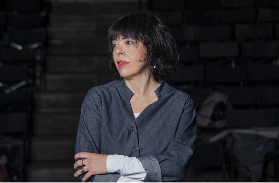 &Sigma;&upsilon;&nu;έ&nu;&tau;&epsilon;&upsilon;&xi;&eta; &mu;&epsilon; &tau;&eta;&nu; &sigma;&kappa;&eta;&nu;&omicron;&theta;έ&tau;&eta; &Sigma;&omicron;&phi;ί&alpha; &Kappa;&alpha;&rho;&alpha;&gamma;&iota;ά&nu;&nu;&eta;, &mu;&epsilon; &alpha;&phi;&omicron;&rho;&mu;ή  &tau;&eta;&nu; &alpha;&pi;&omicron;&nu;&omicron;&mu;ή &tau;&omicron;&upsilon; &Beta;&rho;&alpha;&beta;&epsilon;ί&omicron;&upsilon; &Sigma;&kappa;&eta;&nu;&omicron;&theta;&epsilon;&sigma;ί&alpha;&sigmaf; &laquo;&Gamma;&iota;ά&nu;&nu;&eta;&sigmaf; &Mu;ό&rho;&tau;&zeta;&omicron;&sigmaf;&raquo; &gamma;&iota;&alpha; &tau;&eta;&nu; &pi;&alpha;&rho;ά&sigma;&tau;&alpha;&sigma;&eta; &laquo;&Nu;&epsilon;&kappa;&rho;έ&sigmaf; &Psi;&upsilon;&chi;έ&sigmaf;&raquo;