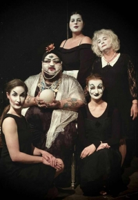 &Epsilon;ί&delta;&alpha;&mu;&epsilon; &tau;&eta;&nu; &pi;&alpha;&rho;ά&sigma;&tau;&alpha;&sigma;&eta; &Lambda;&epsilon;&omicron;&nu;ά&rho;&nu;&tau;&alpha; &sigma;&tau;&omicron; &Theta;έ&alpha;&tau;&rho;&omicron; 2510