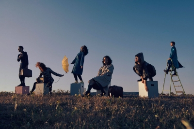 &Epsilon;ί&delta;&alpha;&mu;&epsilon; &tau;&eta;&nu; &pi;&rho;&omega;&tau;ό&tau;&upsilon;&pi;&eta;  &pi;&alpha;&rho;ά&sigma;&tau;&alpha;&sigma;&eta; &laquo;Ώ&rho;&epsilon;&sigmaf; &kappa;&omicron;&iota;&nu;ή&sigmaf; &alpha;&nu;&eta;&sigma;&upsilon;&chi;ί&alpha;&sigmaf;&raquo;  &sigma;&tau;&omicron;  &theta;έ&alpha;&tau;&rho;&omicron; &Kappa;&alpha;&lambda;&lambda;&iota;&rho;ό&eta;&sigmaf;.