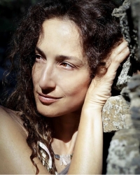 &Sigma;&upsilon;&nu;έ&nu;&tau;&epsilon;&upsilon;&xi;&eta; &tau;&eta;&sigmaf; &Alpha;&nu;&nu;ί&tau;&alpha;&sigmaf; &Kappa;&omicron;ύ&lambda;&eta;  &sigma;&tau;&omicron; &theta;&epsilon;&alpha;&tau;&rho;&omicron;.gr  &mu;&epsilon; &alpha;&phi;&omicron;&rho;&mu;ή &tau;&eta;&nu; &pi;&alpha;&rho;ά&sigma;&tau;&alpha;&sigma;&eta; "&Omicron; Έ&lambda;&lambda;&eta;&nu;&alpha;&sigmaf; &Beta;ά&tau;&rho;&alpha;&chi;&omicron;&sigmaf;" &sigma;&epsilon; &sigma;&kappa;&eta;&nu;&omicron;&theta;&epsilon;&sigma;ί&alpha; &Alpha;&upsilon;&gamma;&omicron;&upsilon;&sigma;&tau;ί&nu;&omicron;&upsilon; &Rho;&epsilon;&mu;&omicron;ύ&nu;&delta;&omicron;&upsilon; &sigma;&tau;&omicron;&nu; &Pi;&omicron;&lambda;&upsilon;&chi;ώ&rho;&omicron; Vault.