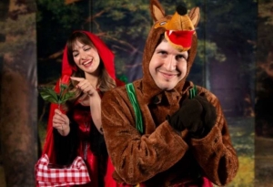 "&Eta; &Kappa;&omicron;&kappa;&kappa;&iota;&nu;&omicron;&sigma;&kappa;&omicron;&upsilon;&phi;ί&tau;&sigma;&alpha; &kappa;&alpha;&iota; &omicron; &pi;&omicron;&nu;&eta;&rho;ό&sigmaf; &lambda;ύ&kappa;&omicron;&sigmaf;" &sigma;&tau;&omicron; &Theta;έ&alpha;&tau;&rho;&omicron; &Alpha;&upsilon;&lambda;&alpha;ί&alpha; &alpha;&pi;ό &tau;&iota;&sigmaf; 19 &Mu;&alpha;ΐ&omicron;&upsilon;