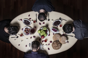 Είδαμε την παράσταση “...καλά, εσύ σκοτώθηκες νωρίς” στο Σύγχρονο Θέατρο