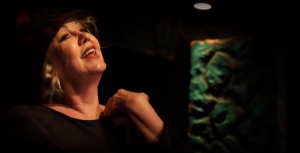 "&Zeta;&Eta;&Nu;&Omicron;&Beta;&Iota;&Alpha; &Eta; &Theta;&Epsilon;&Alpha;&Tau;&Rho;&Iota;&Nu;&Alpha;" &tau;&eta;&sigmaf; &Alpha;&Nu;&Tau;&Alpha;&Sigma; &Chi;&Rho;&Iota;&Sigma;&Tau;&Iota;&Delta;&Omicron;&Upsilon;