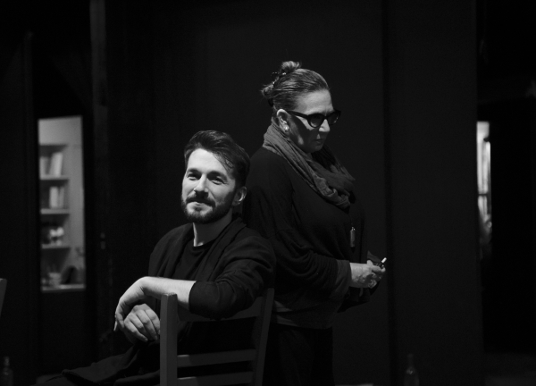 &Eta; &mu;&omicron;&upsilon;&sigma;&iota;&kappa;ή &pi;&alpha;&rho;ά&sigma;&tau;&alpha;&sigma;&eta; "&Sigma;&tau;&eta;&nu; &omicron;&delta;ό &Phi;&rho;&upsilon;&nu;ί&chi;&omicron;&upsilon;" &sigma;&tau;&omicron; &Theta;έ&alpha;&tau;&rho;&omicron; &Tau;έ&chi;&nu;&eta;&sigmaf; &tau;&iota;&sigmaf; &Delta;&epsilon;&upsilon;&tau;έ&rho;&epsilon;&sigmaf; &amp; &Tau;&rho;ί&tau;&epsilon;&sigmaf; &tau;&omicron;&upsilon; &Nu;&omicron;&epsilon;&mu;&beta;&rho;ί&omicron;&upsilon;