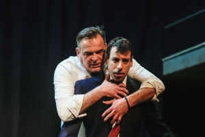 &Delta;&epsilon;&lambda;&tau;ί&omicron;&upsilon; &Tau;ύ&pi;&omicron;&upsilon; &gamma;&iota;&alpha; &tau;&eta;&nu; &pi;&alpha;&rho;ά&sigma;&tau;&alpha;&sigma;&eta; : &laquo;BIG BOYS&raquo;