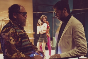 &Pi;&rho;&epsilon;&mu;&iota;έ&rho;&alpha; - &laquo;1975&raquo; ή &Pi;&iota;&omicron; &gamma;&rho;ή&gamma;&omicron;&rho;&alpha;, &Epsilon;&mu;&mu;&alpha;&nu;&omicron;&upsilon;έ&lambda;&alpha;! &Sigma;&kappa;ό&tau;&omega;&sigma;&epsilon;! &Sigma;&kappa;ό&tau;&omega;&sigma;&epsilon;! - &Omicron;&mu;ά&delta;&alpha; &Nu;&omicron;&sigma;&tau;&alpha;&lambda;&gamma;ί&alpha; - Rabbithole