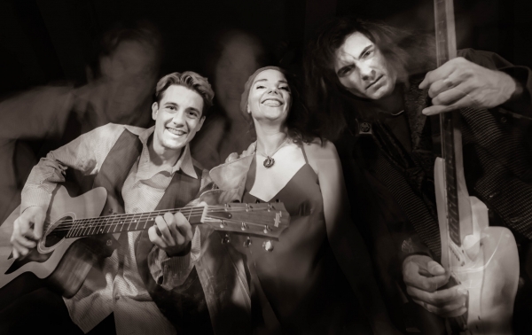 &Epsilon;ί&delta;&alpha;&mu;&epsilon; &tau;&omicron; &laquo;The Dreamers&raquo; &sigma;&tau;&omicron; &Theta;έ&alpha;&tau;&rho;&omicron; &laquo;&Phi;&omicron;ύ&rho;&nu;&omicron;&sigmaf;&raquo; / We saw The Dreamers at Fournos Theatre.