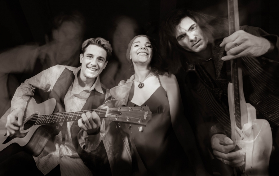 &Epsilon;ί&delta;&alpha;&mu;&epsilon; &tau;&omicron; &laquo;The Dreamers&raquo; &sigma;&tau;&omicron; &Theta;έ&alpha;&tau;&rho;&omicron; &laquo;&Phi;&omicron;ύ&rho;&nu;&omicron;&sigmaf;&raquo; / We saw The Dreamers at Fournos Theatre.