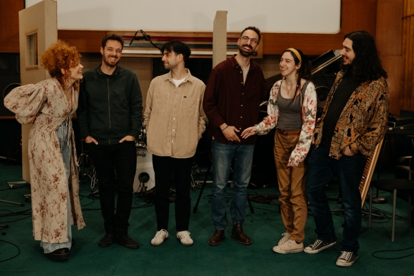 &Beta;&epsilon;&rho;&tau;&zeta;ί &Mu;&alpha;&beta;ί ** &laquo;&Mu;&iota;&sigma;&epsilon;&mu;ό&sigmaf;&raquo;