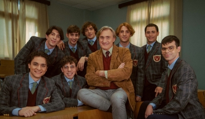 &Epsilon;ί&delta;&alpha;&mu;&epsilon; &tau;&eta;&nu; &pi;&alpha;&rho;ά&sigma;&tau;&alpha;&sigma;&eta; &laquo;&Omicron; &Kappa;ύ&kappa;&lambda;&omicron;&sigmaf; &tau;&omega;&nu; &Chi;&alpha;&mu;έ&nu;&omega;&nu; &Pi;&omicron;&iota;&eta;&tau;ώ&nu;&raquo; &sigma;&tau;&omicron; &Theta;έ&alpha;&tau;&rho;&omicron; &laquo;&Beta;&rho;&epsilon;&tau;ά&nu;&iota;&alpha;&raquo;.