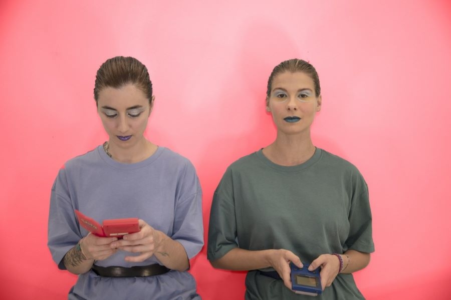 &Epsilon;ί&delta;&alpha;&mu;&epsilon; &tau;&eta;&nu; &pi;&alpha;&rho;ά&sigma;&tau;&alpha;&sigma;&eta; &Chi;ά&omicron;&sigmaf; &kappa;&alpha;&iota; &tau;ά&xi;&eta; (Έ&nu;&alpha;&sigmaf; &phi;&alpha;ύ&lambda;&omicron;&sigmaf; &kappa;ύ&kappa;&lambda;&omicron;&sigmaf;) &sigma;&tau;&omicron; &theta;έ&alpha;&tau;&rho;&omicron; 104