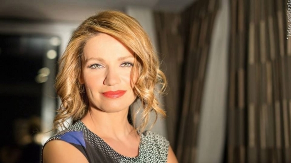 &Eta; &Sigma;&omicron;&nu;ά&tau;&alpha; &tau;&omicron;&upsilon; &Sigma;&epsilon;&lambda;&eta;&nu;ό&phi;&omega;&tau;&omicron;&sigmaf;  &sigma;&tau;&omicron; &epsilon;&mu;&beta;&lambda;&eta;&mu;&alpha;&tau;&iota;&kappa;ό &Theta;έ&alpha;&tau;&rho;&omicron; &Omicron;&lambda;ύ&mu;&pi;&iota;&alpha; &laquo;&Mu;&alpha;&rho;ί&alpha; &Kappa;ά&lambda;&lambda;&alpha;&sigmaf;&raquo;